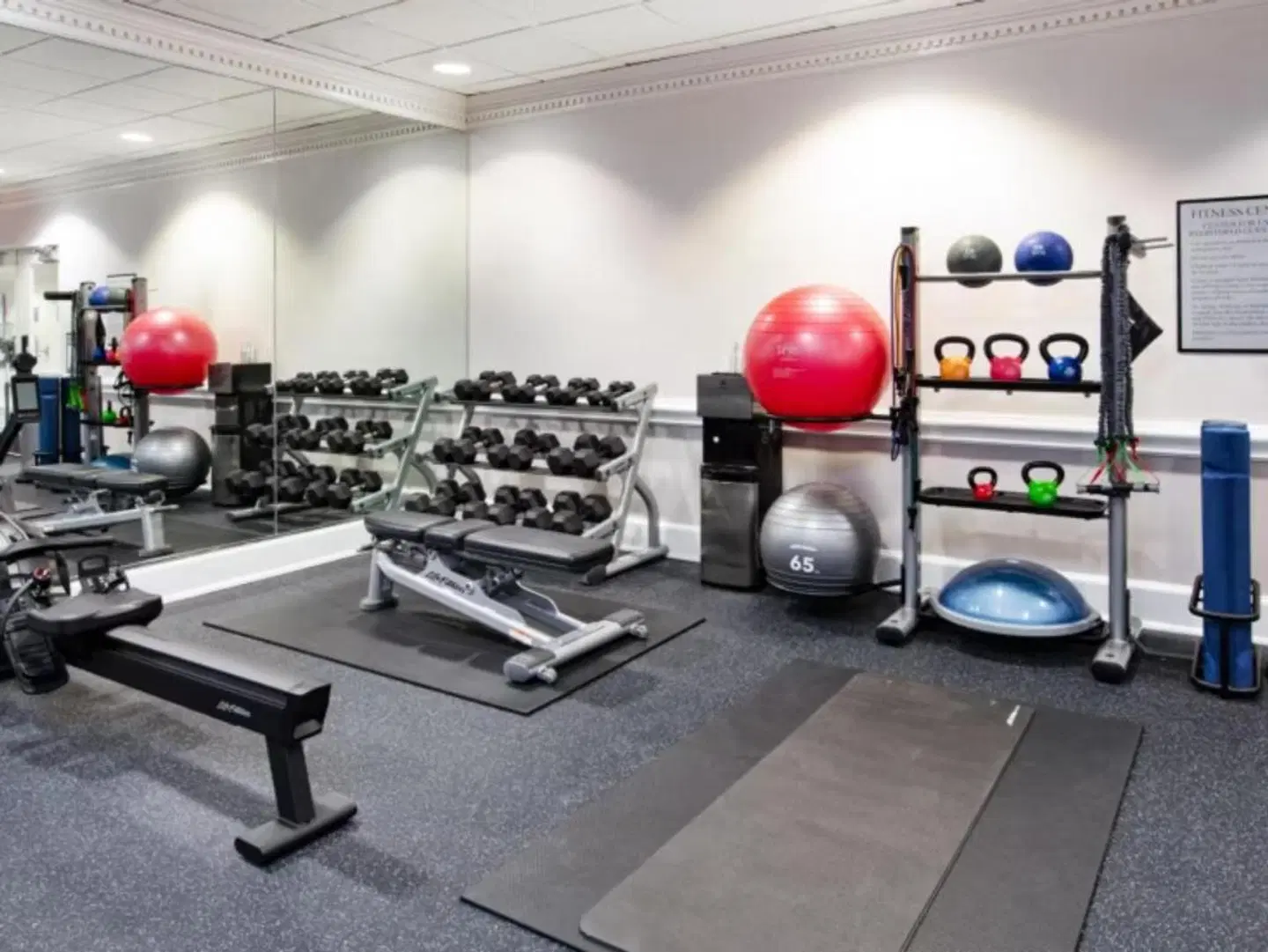 Holiday Inn Express Nashville Downtown - Broadway by IHG SPORTS_AND_LEISURE