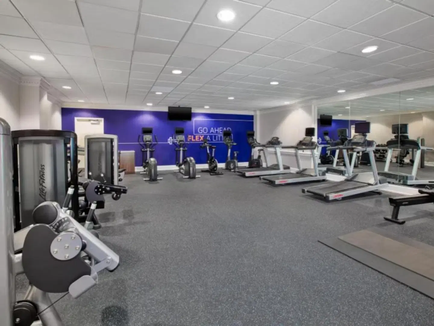 Holiday Inn Express Nashville Downtown - Broadway by IHG SPORTS_AND_LEISURE