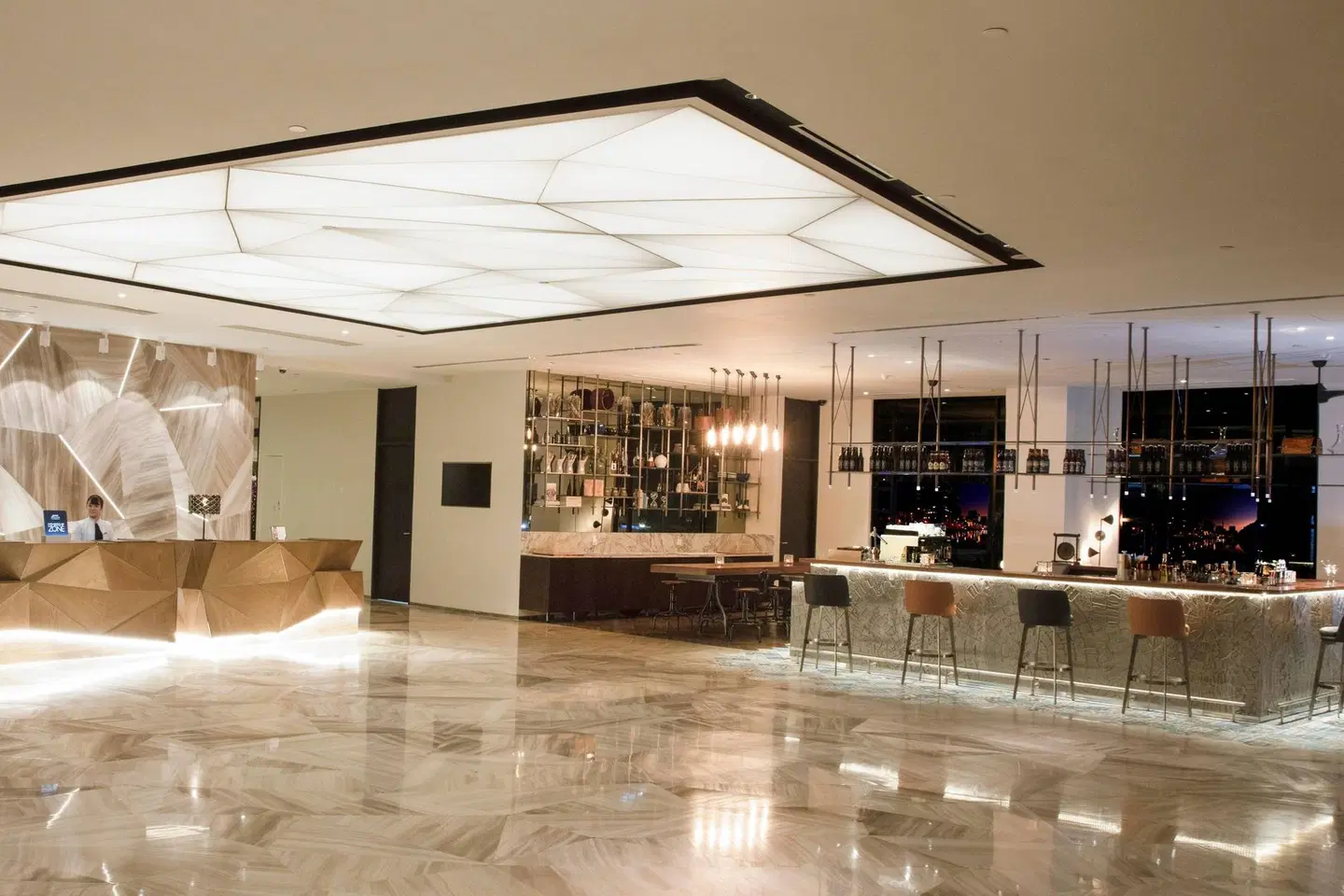 Renaissance Riverside Hotel Saigon Bar
