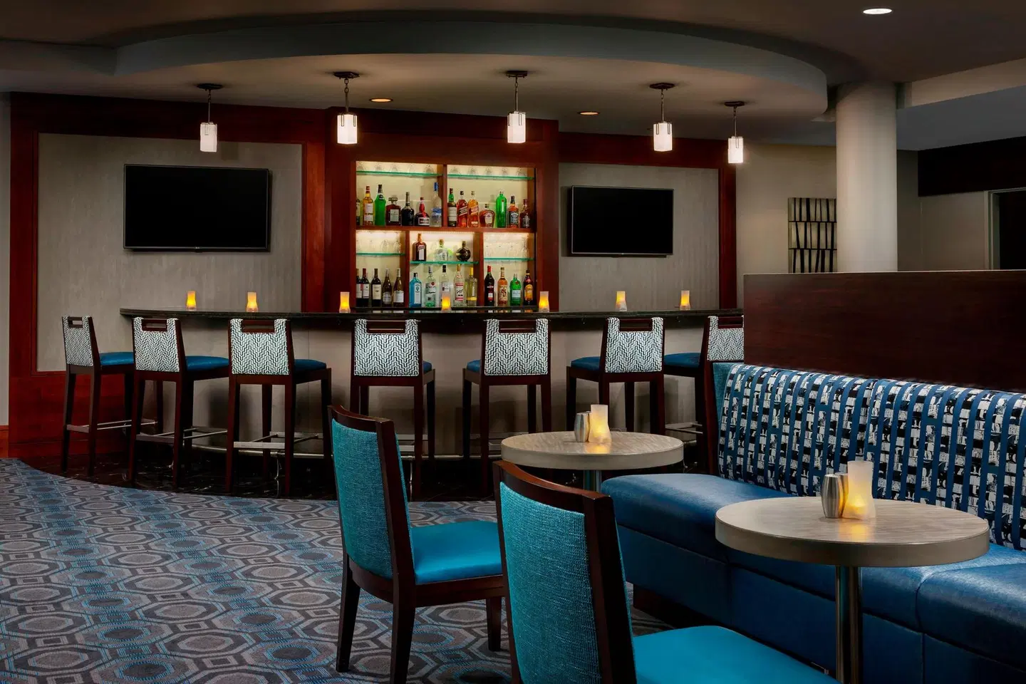 Courtyard by Marriott Boston Cambridge Bar