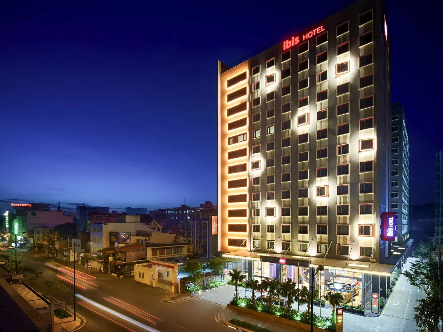 ibis Saigon Airport Hotel EXTERIOR