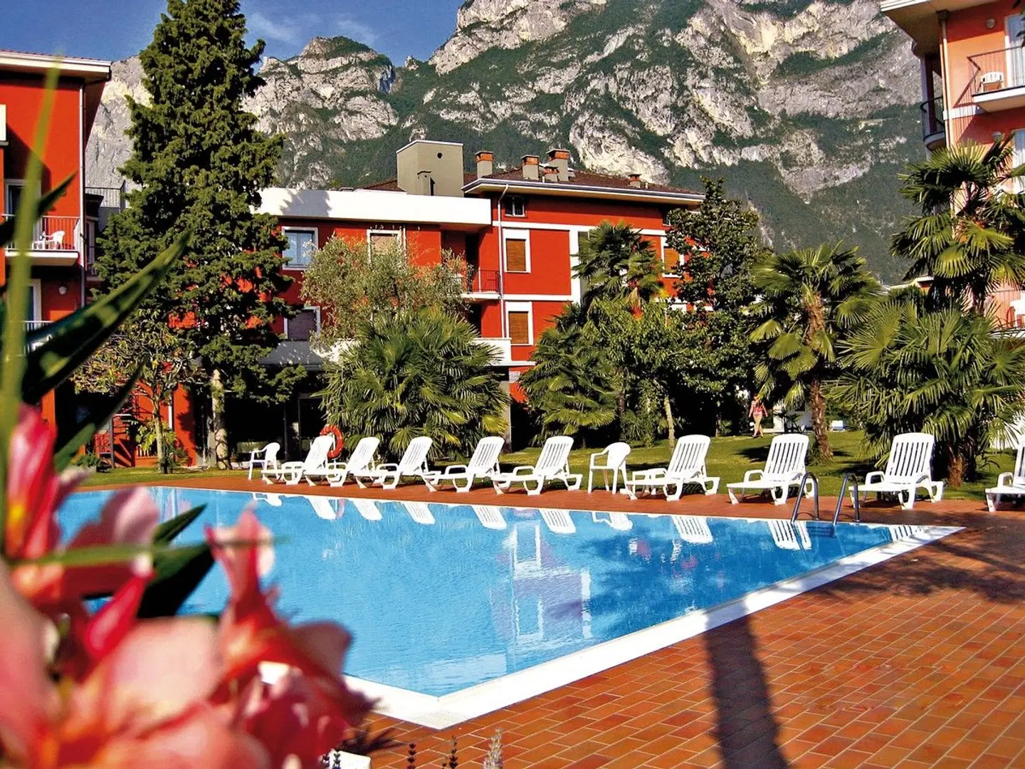 Brione OUTDOOR_POOL