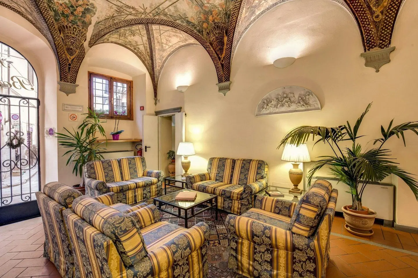 Botticelli LOUNGE_LOBBY