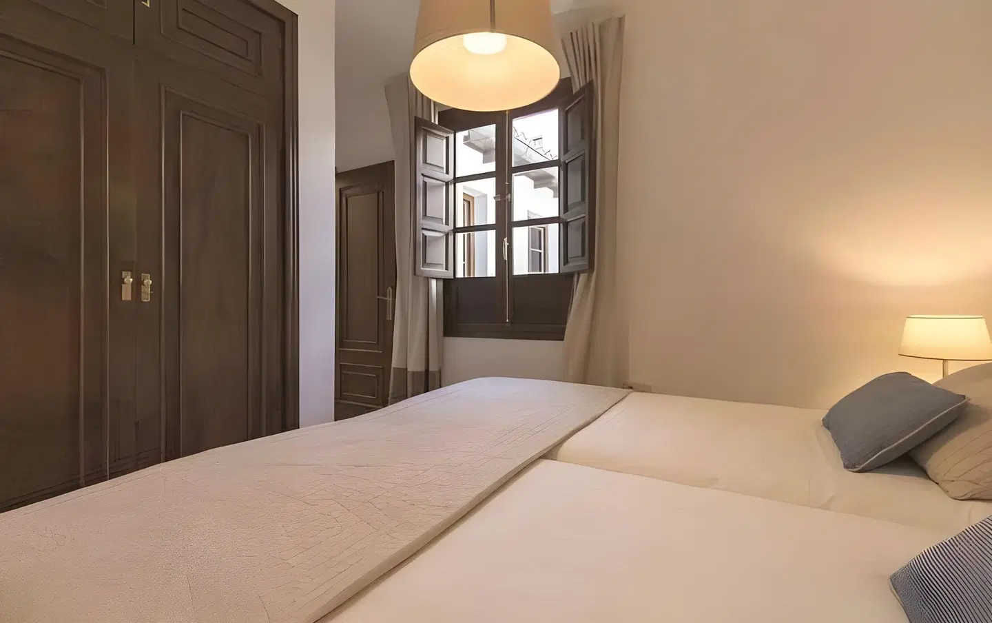 Shine Albayzín ROOM_EXAMPLE