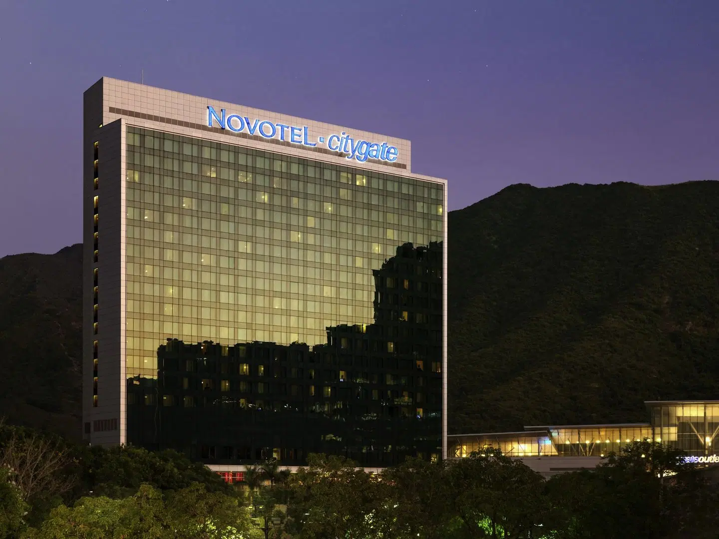 Novotel Hong Kong Citygate Hotel EXTERIOR