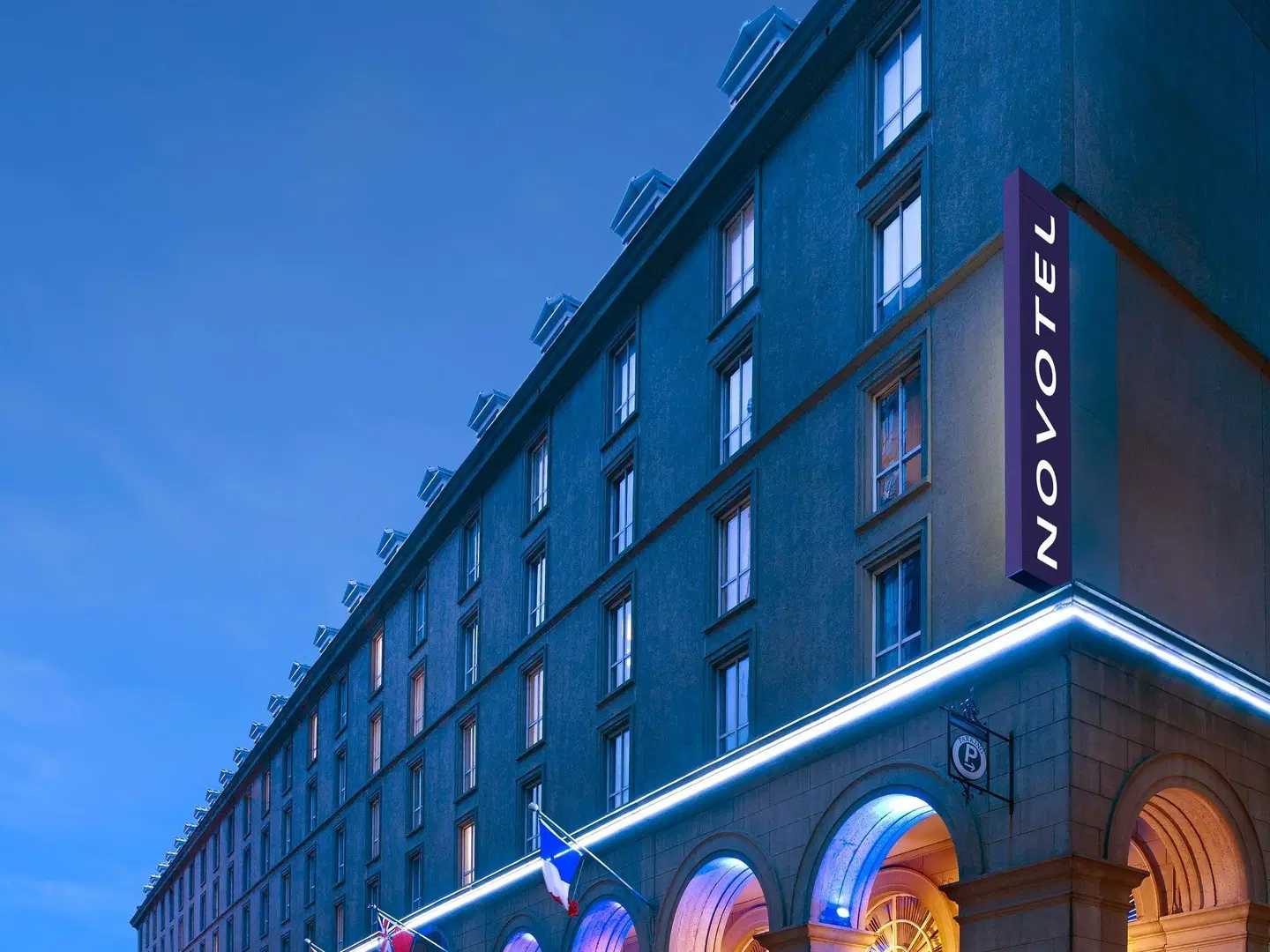 Novotel Toronto Centre EXTERIOR