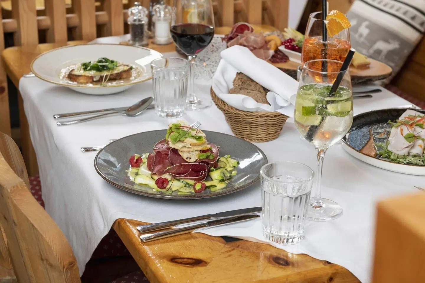 Hostel by Randolins Restaurant