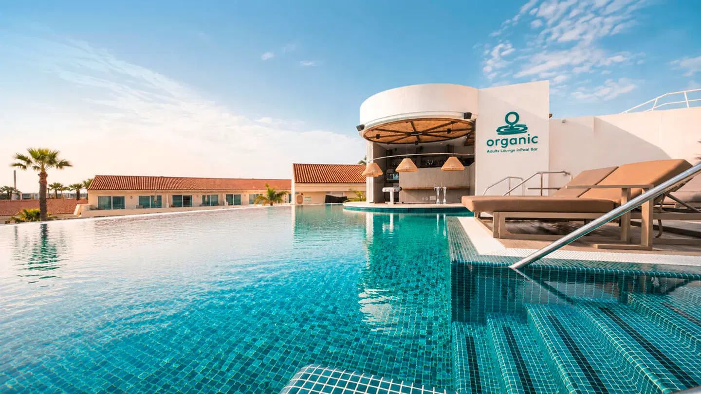 HD Lobos Natura Emblem Collection Adults Only OUTDOOR_POOL