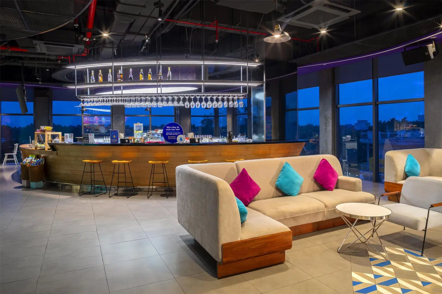 Tru by Hilton Hau Giang City Centre Bar