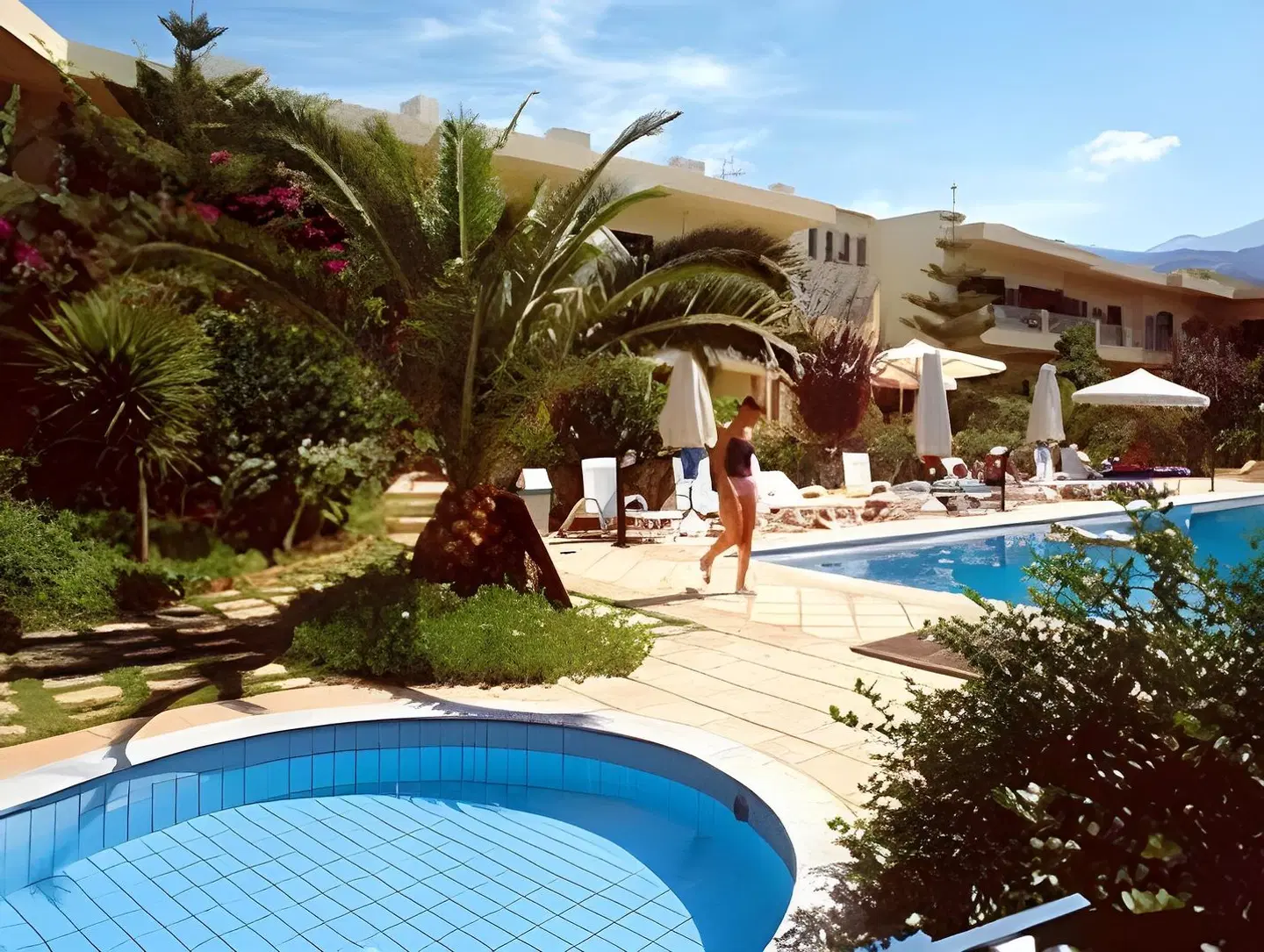 Solimar Ruby OUTDOOR_POOL