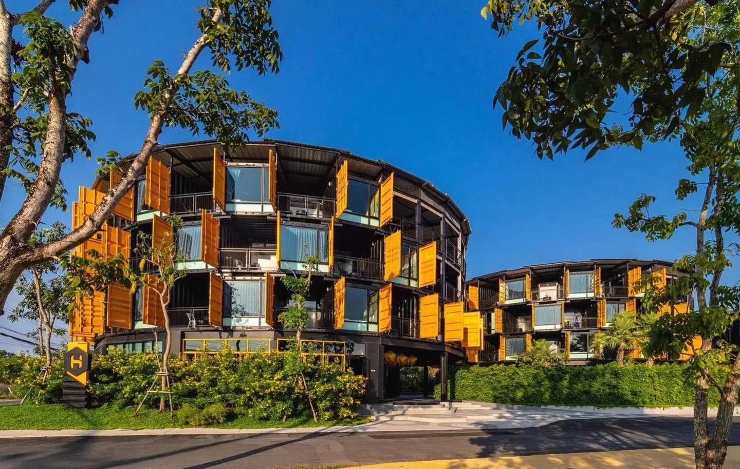 Hivetel EXTERIOR