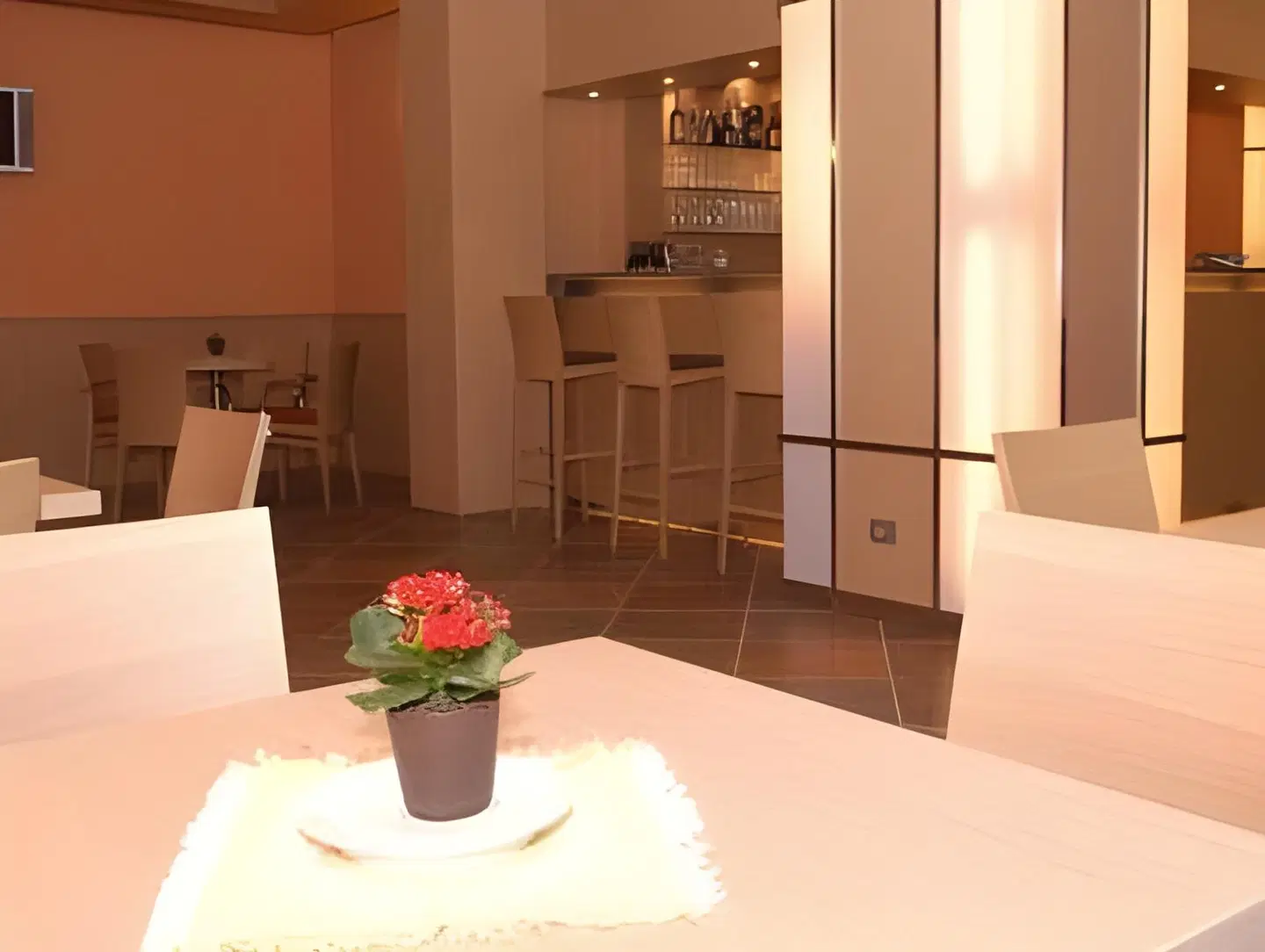 Flora ROOM_EXAMPLE