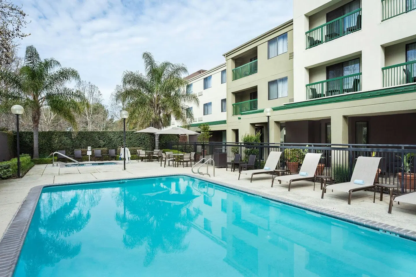 Courtyard by Marriott Stockton OUTDOOR_POOL