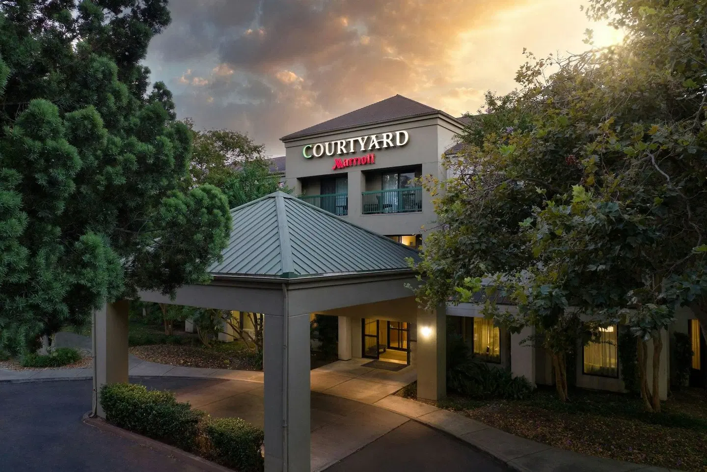 Courtyard by Marriott Stockton EXTERIOR