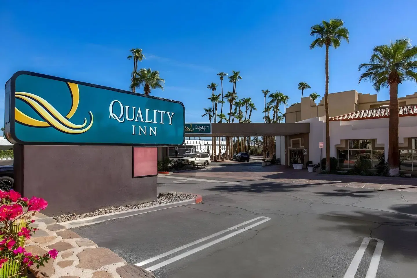 The Dunes Hotel EXTERIOR