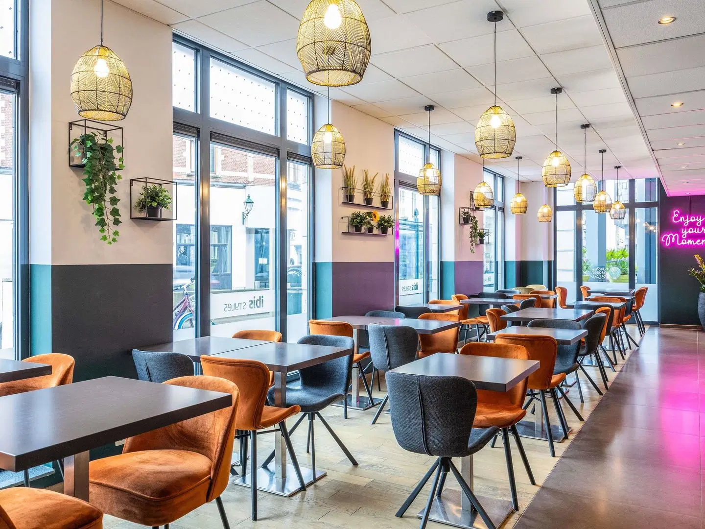ibis Styles Brussels Centre Stephanie Bar
