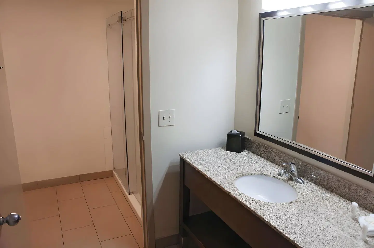La Quinta Inn & Suites by Wyndham Oakland - Hayward Badezimmer