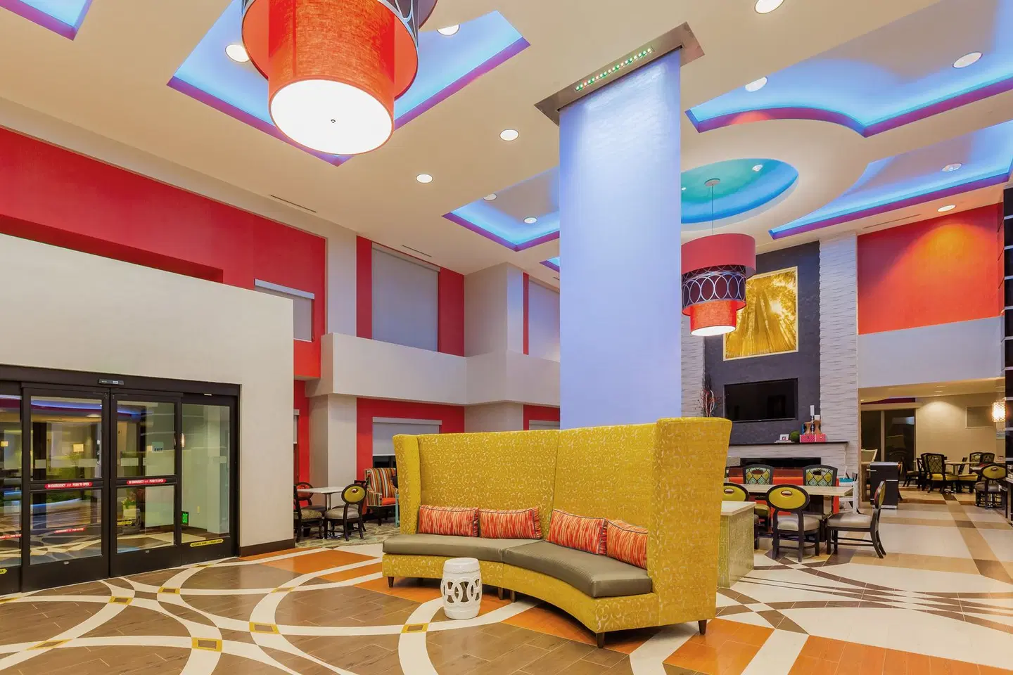 Holiday Inn Express & Suites Eureka by IHG LOUNGE_LOBBY