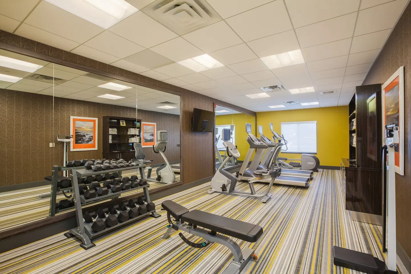 Holiday Inn Express & Suites Eureka by IHG LOUNGE_LOBBY