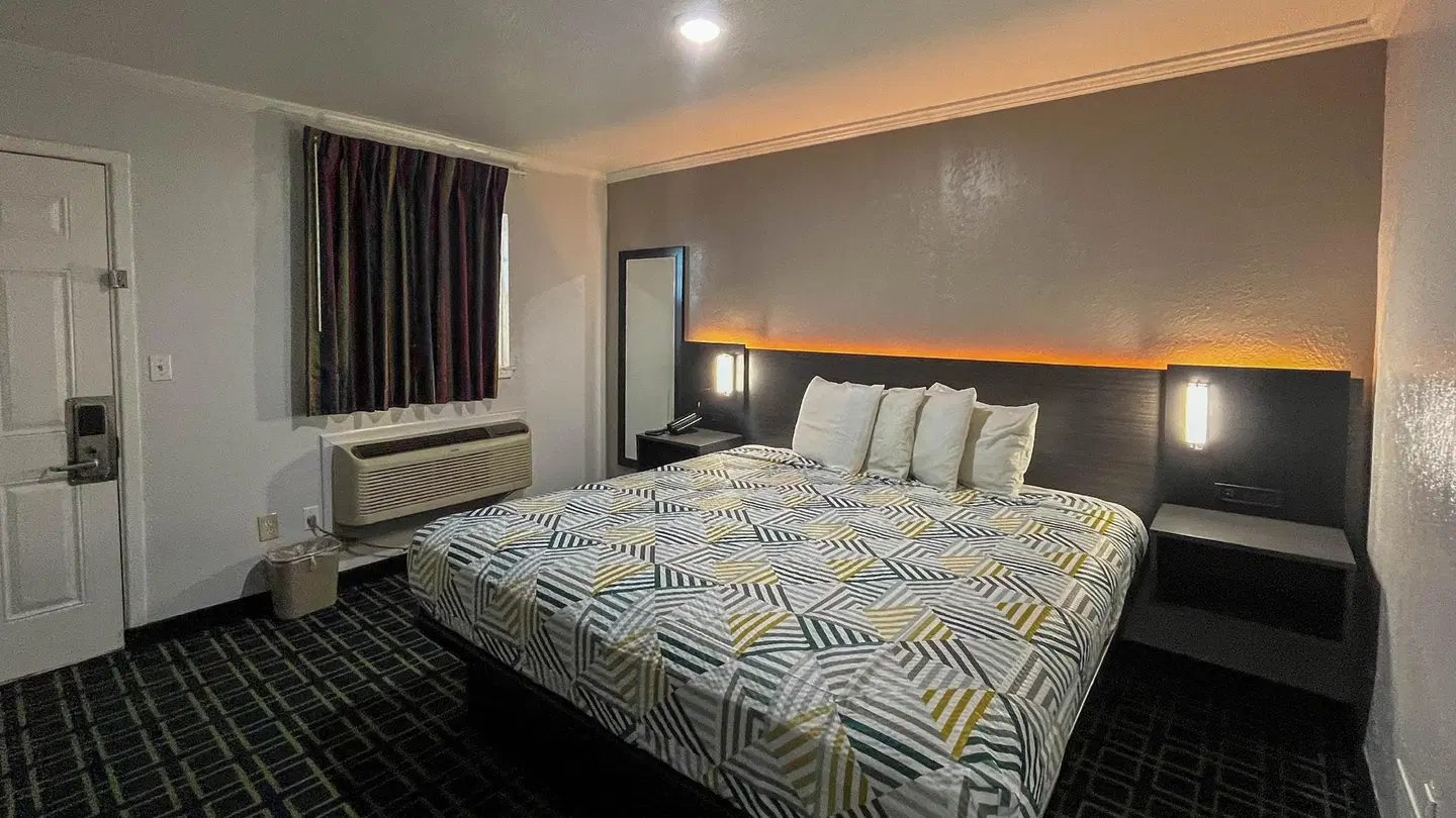 Motel 6 Ventura, CA - Beach ROOM_EXAMPLE