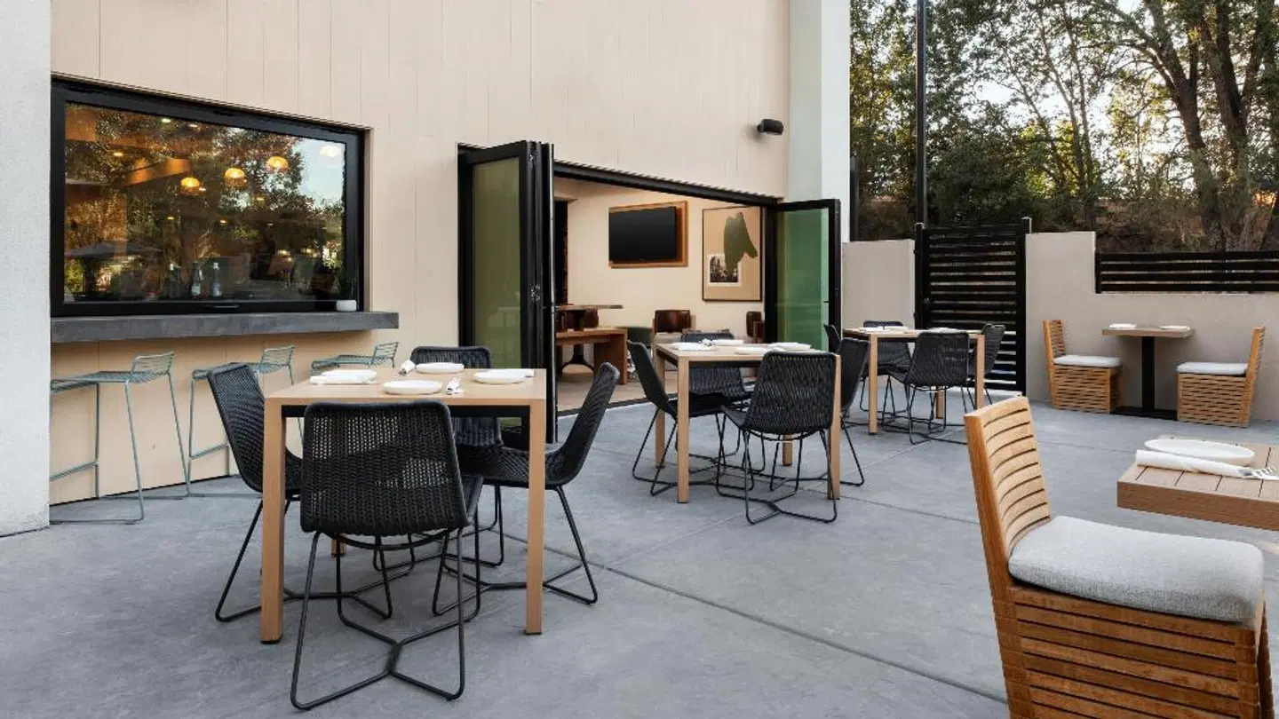 The Inelle, Oakhurst Yosemite, A Tribute Portfolio Hotel Terrasse