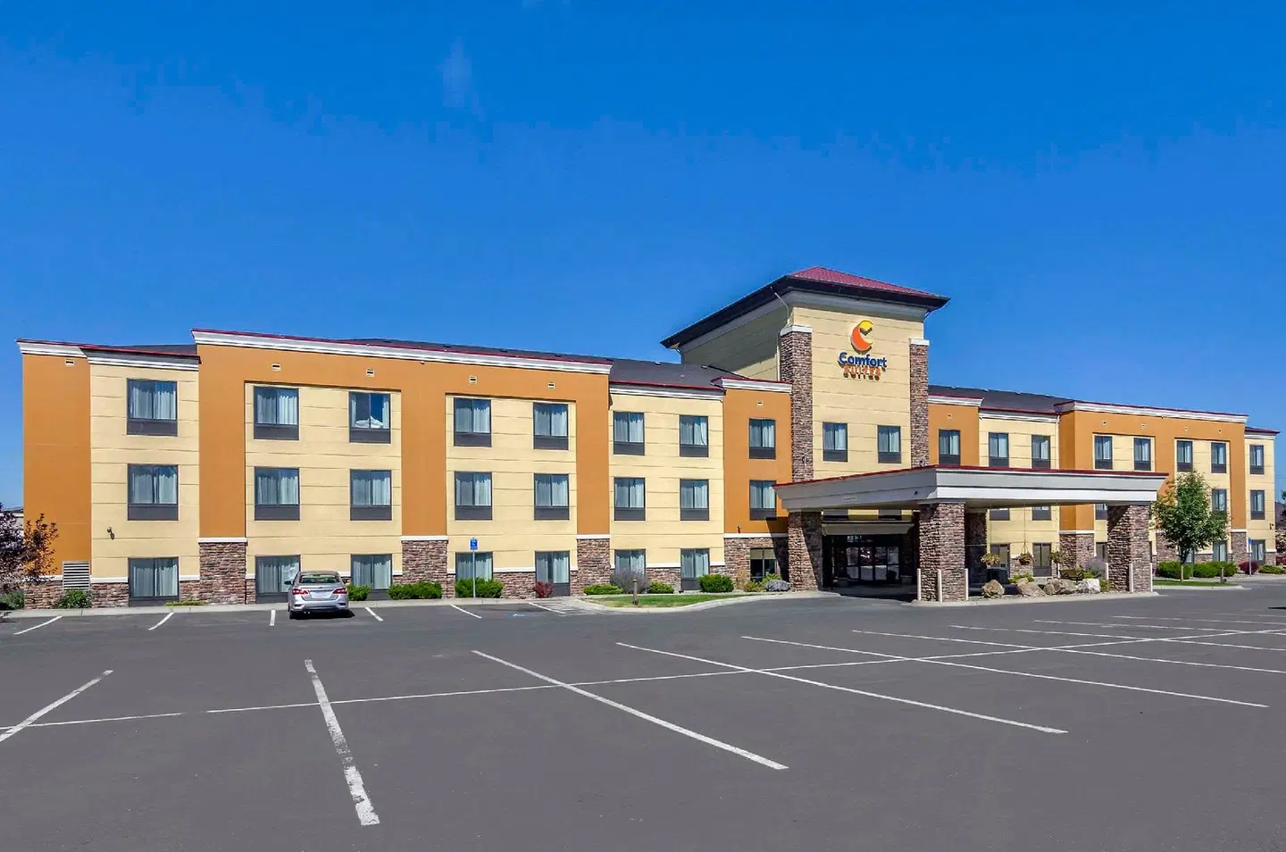 Comfort Suites Airport Helena EXTERIOR