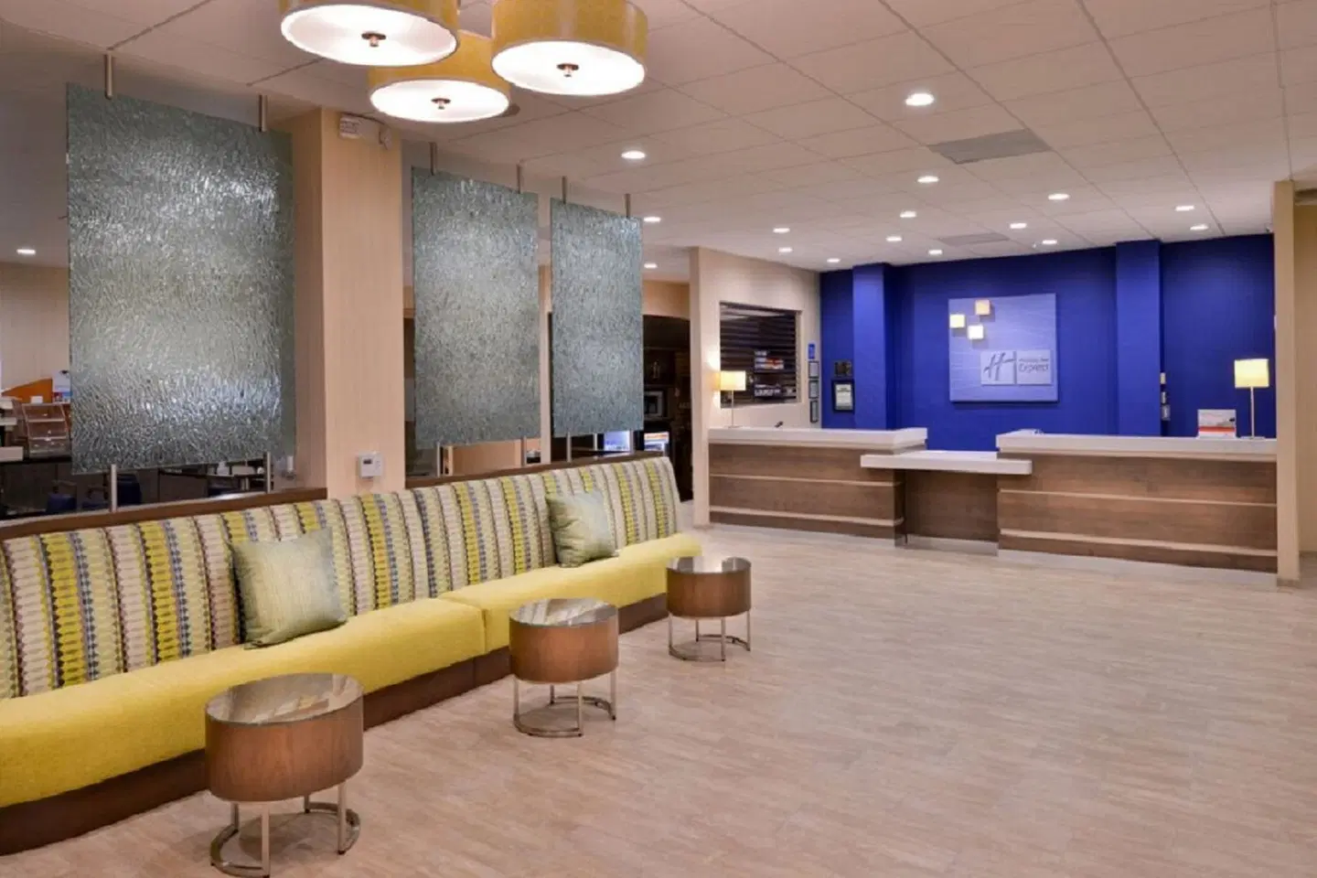 Holiday Inn Express & Suites Pasadena-Colorado Blvd. by IHG Bar