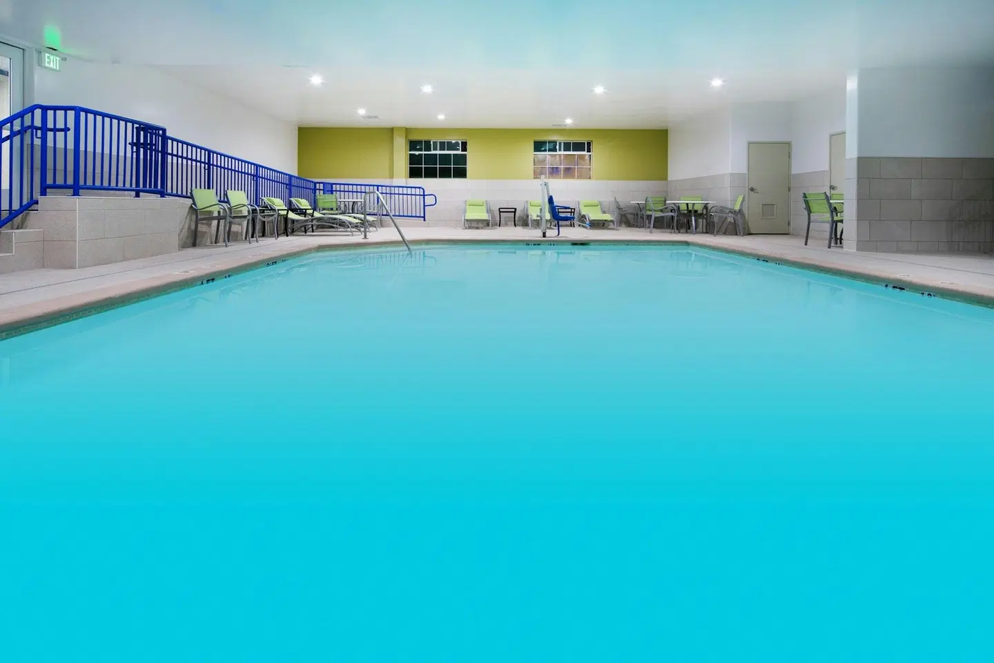 Holiday Inn Express & Suites Watsonville by IHG Hallenbad