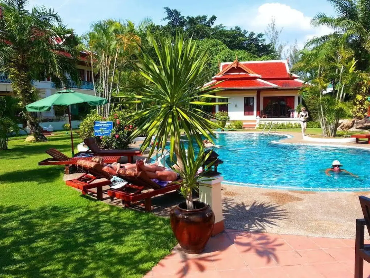 The Pe La Resort OUTDOOR_POOL
