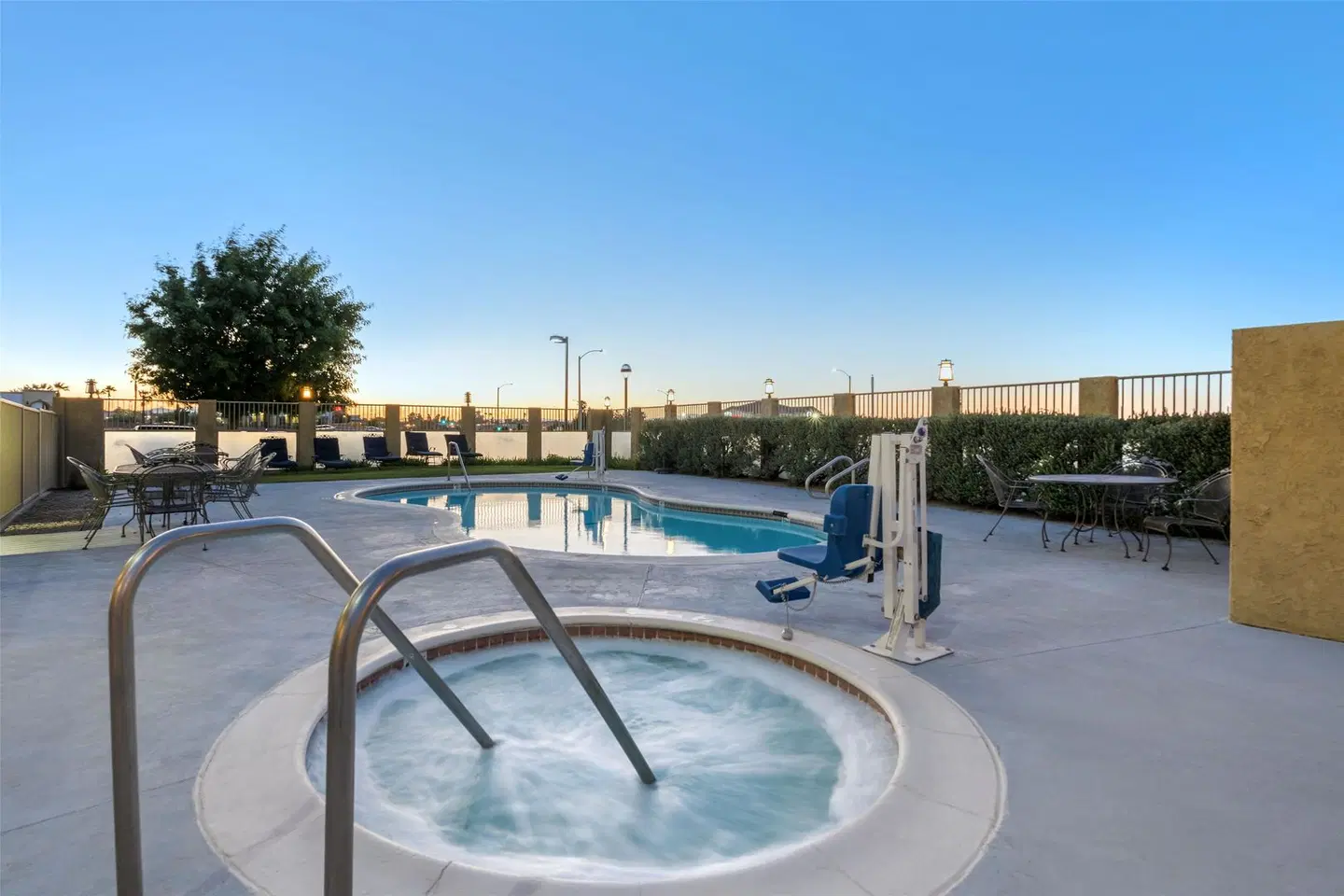 Best Western Plus John Jay Inn & Suites OUTDOOR_POOL