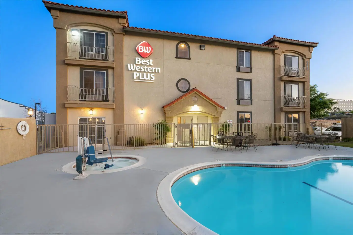 Best Western Plus John Jay Inn & Suites EXTERIOR
