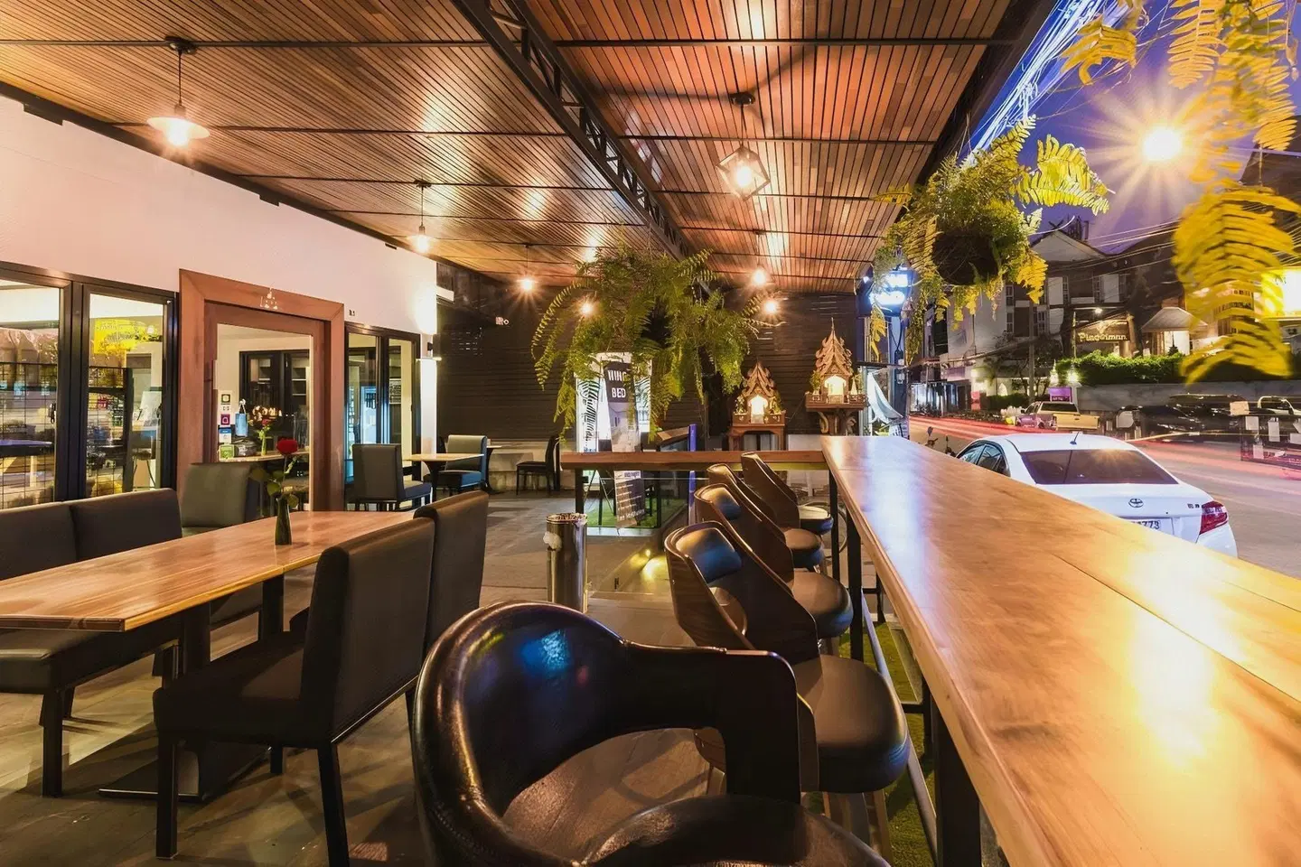 The Wing Lanna Hotel Bar