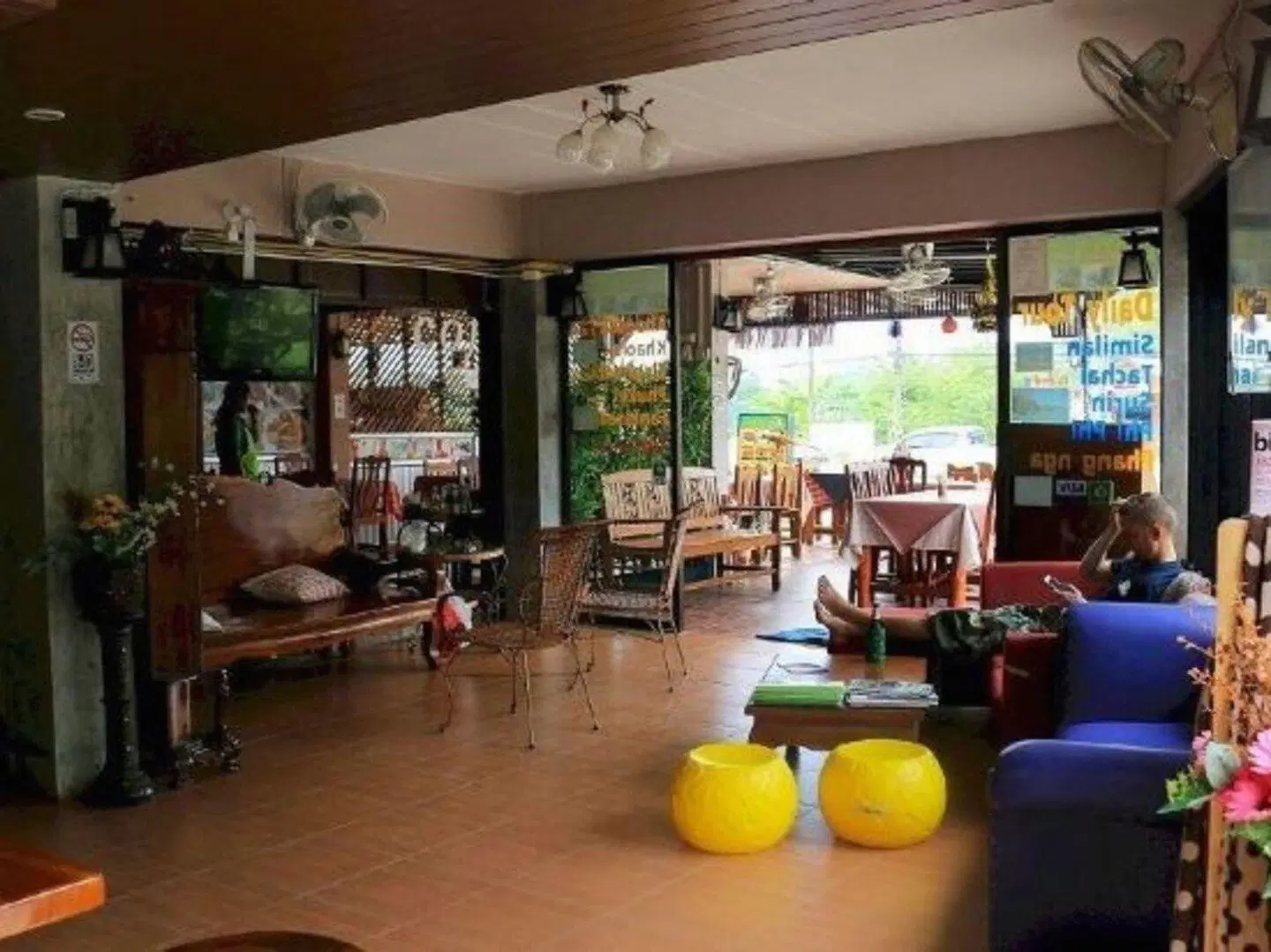 Sri Chada Hotel Bar