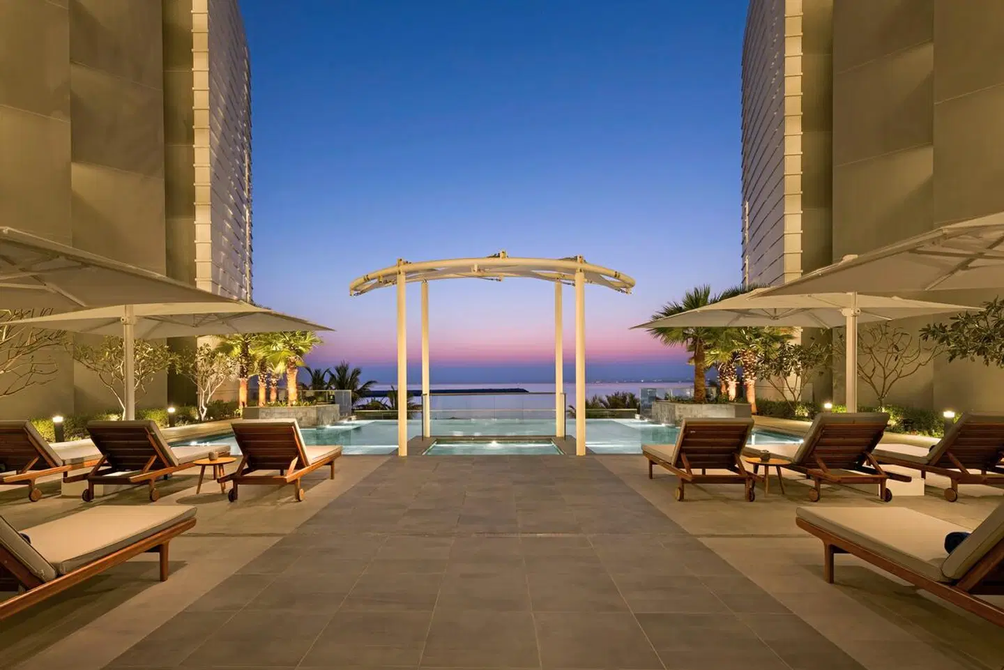 voco Muscat Al Mouj Terrasse