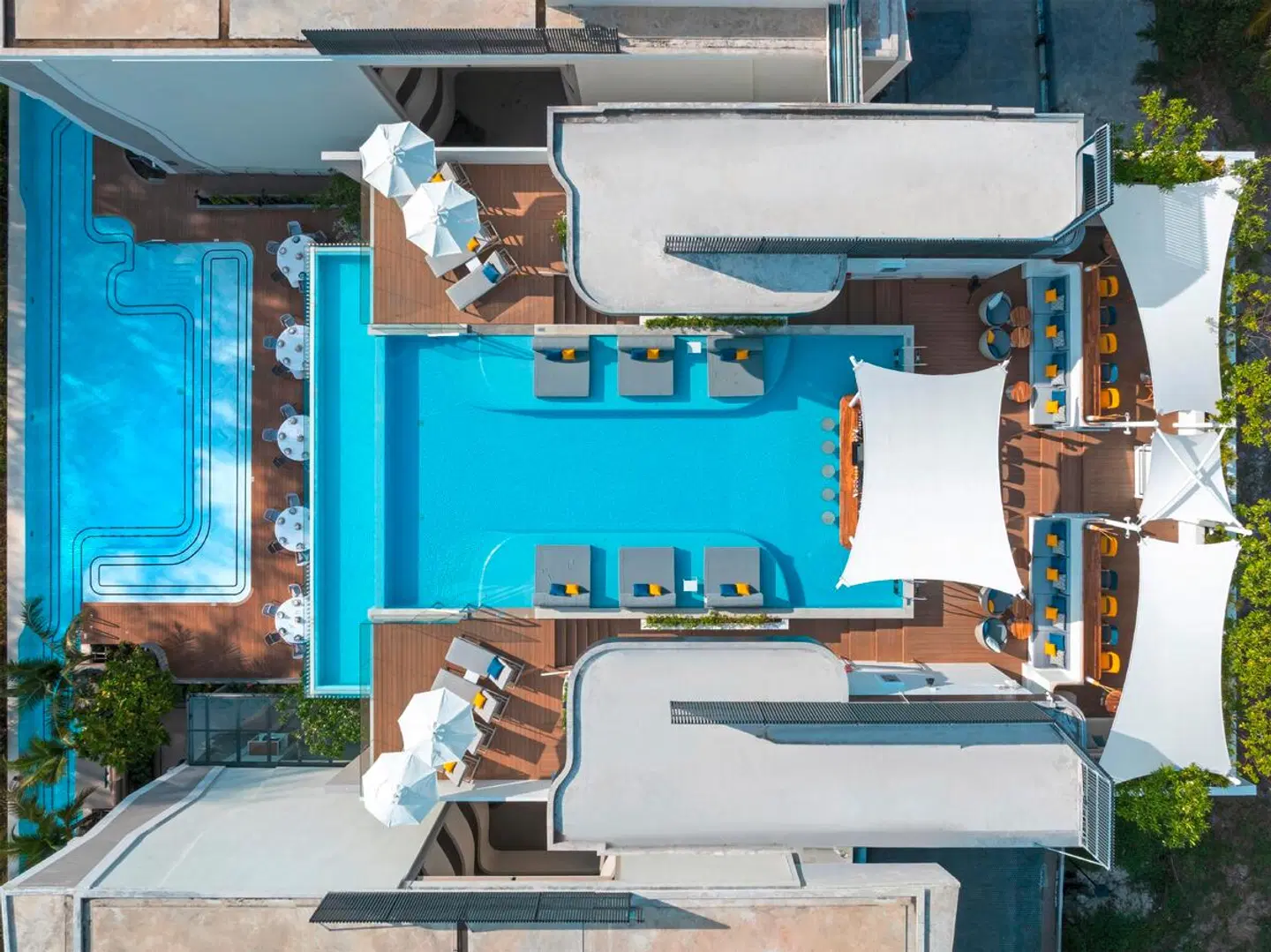 Radisson Blu Resort, Phuket Mai Khao Beach Hallenbad
