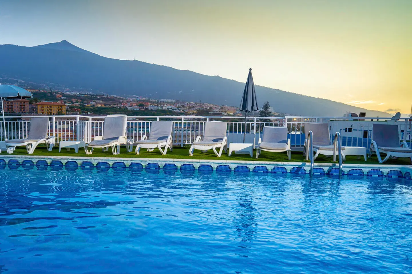 Skyview Hotel by LIVVO OUTDOOR_POOL