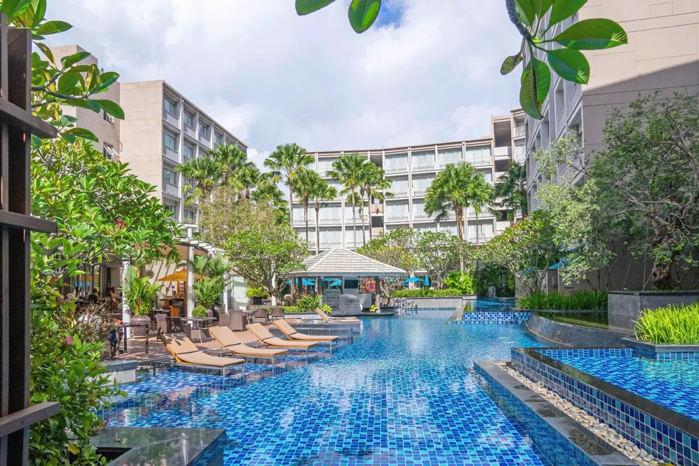 Grand Mercure Phuket Patong OUTDOOR_POOL