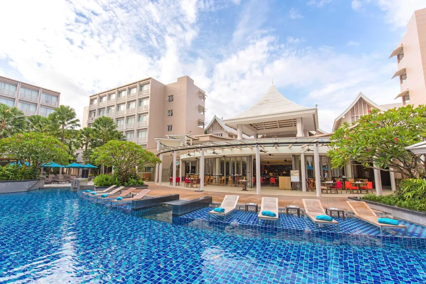 Grand Mercure Phuket Patong OUTDOOR_POOL