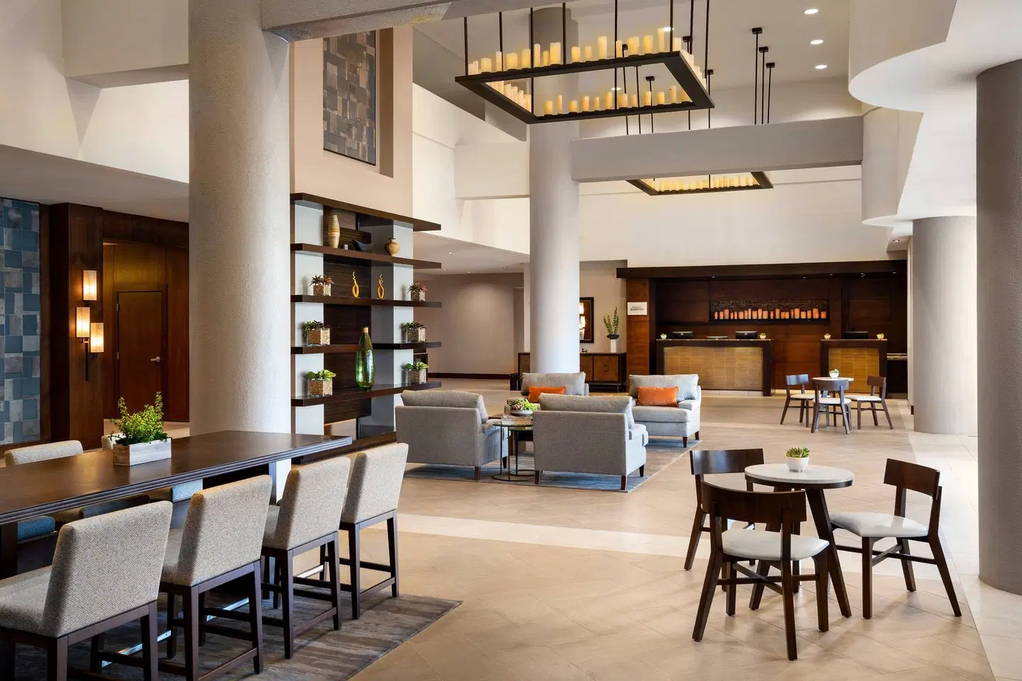 Marriott Riverside at the Convention Center Bar