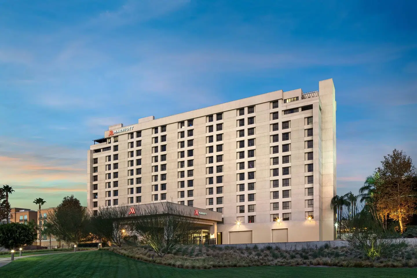 Marriott Riverside at the Convention Center EXTERIOR