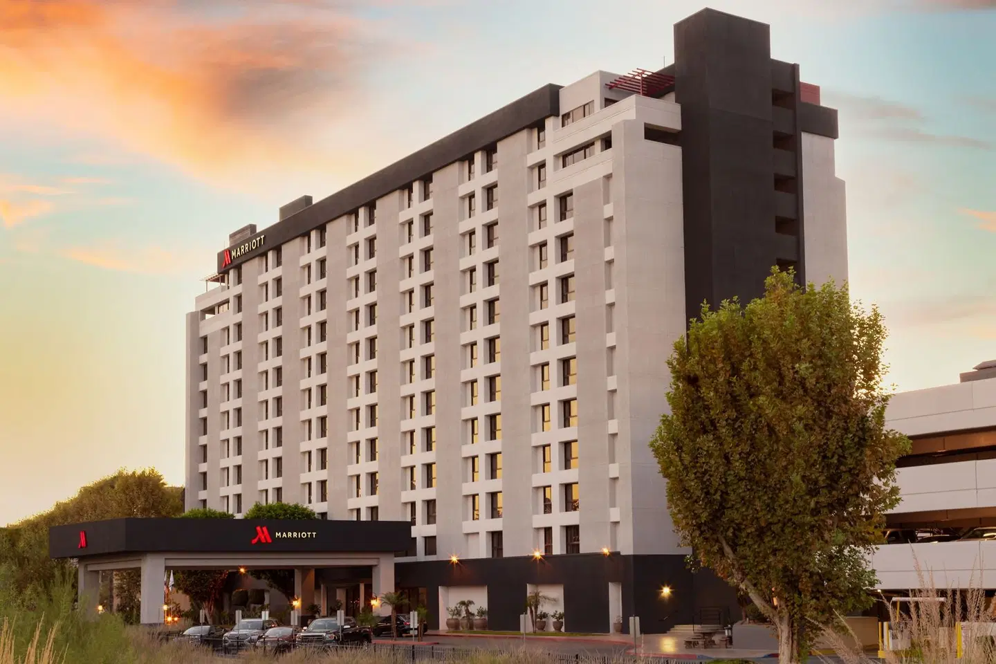 Marriott Riverside at the Convention Center EXTERIOR