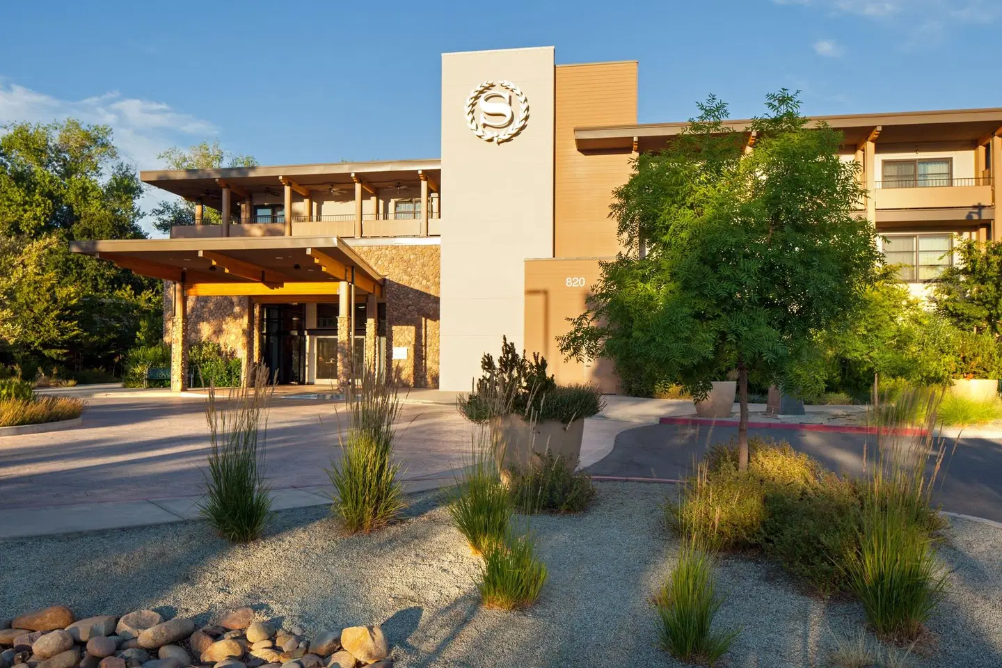 Sheraton Redding Hotel at the Sundial Bridge EXTERIOR