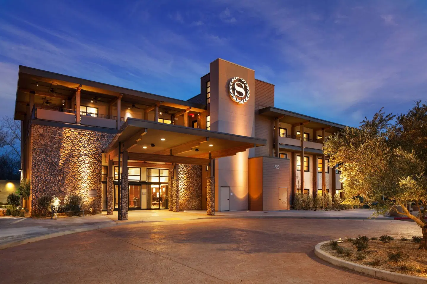 Sheraton Redding Hotel at the Sundial Bridge EXTERIOR