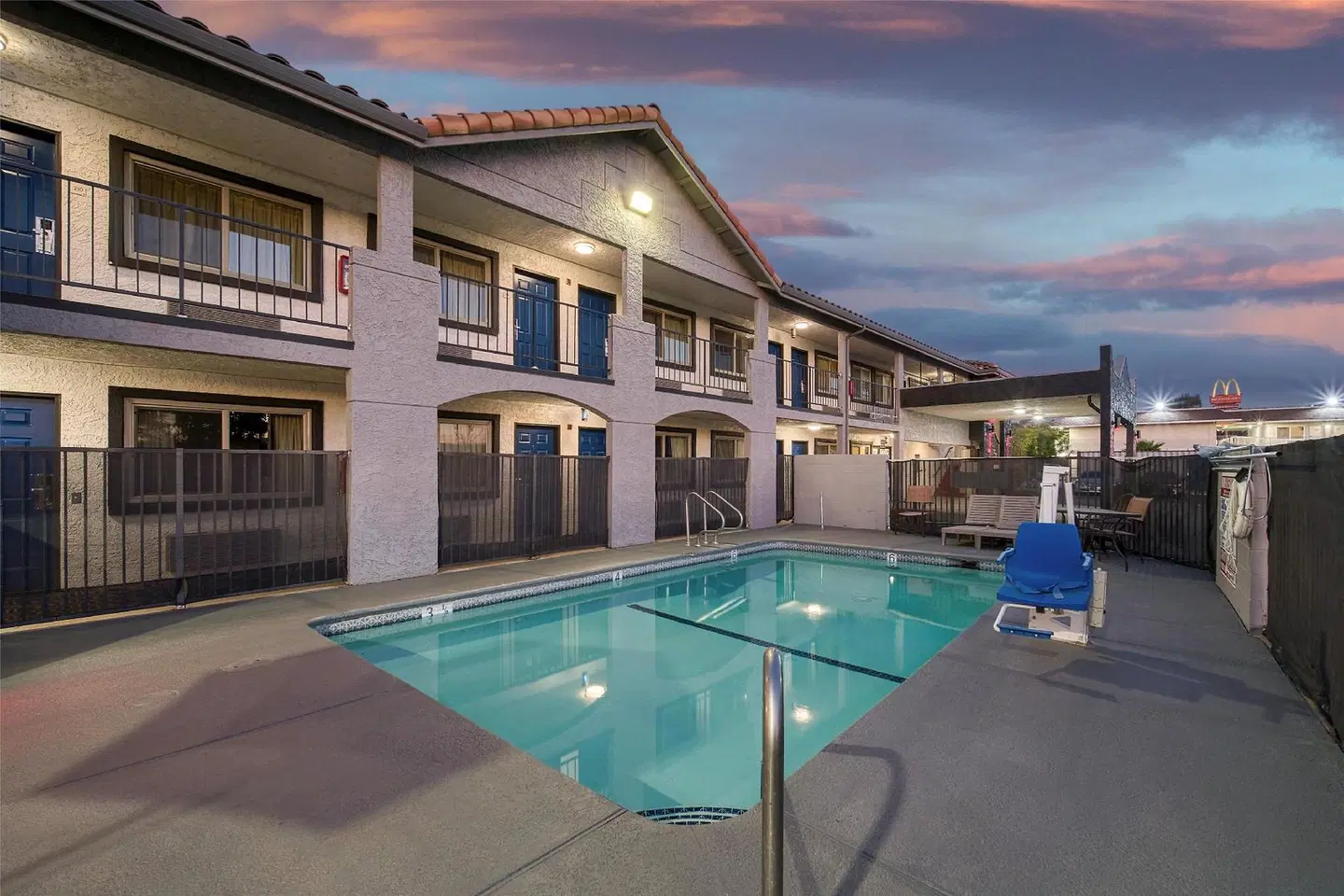 SureStay Hotel by Best Western Williams OUTDOOR_POOL