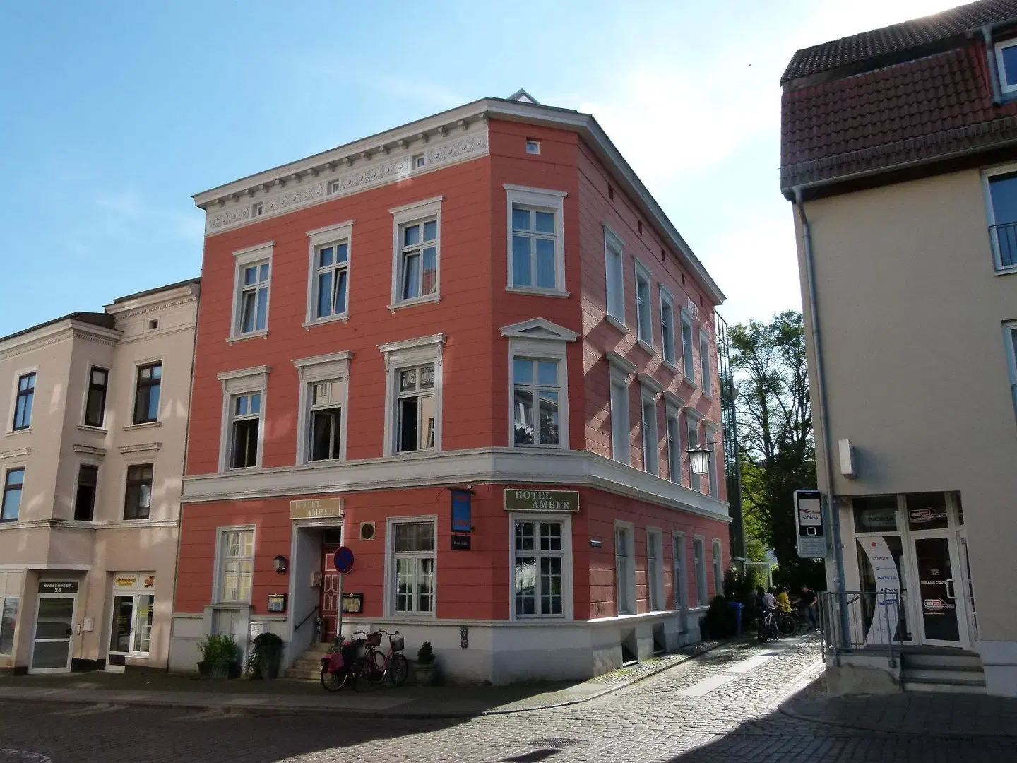 Amber-HST EXTERIOR