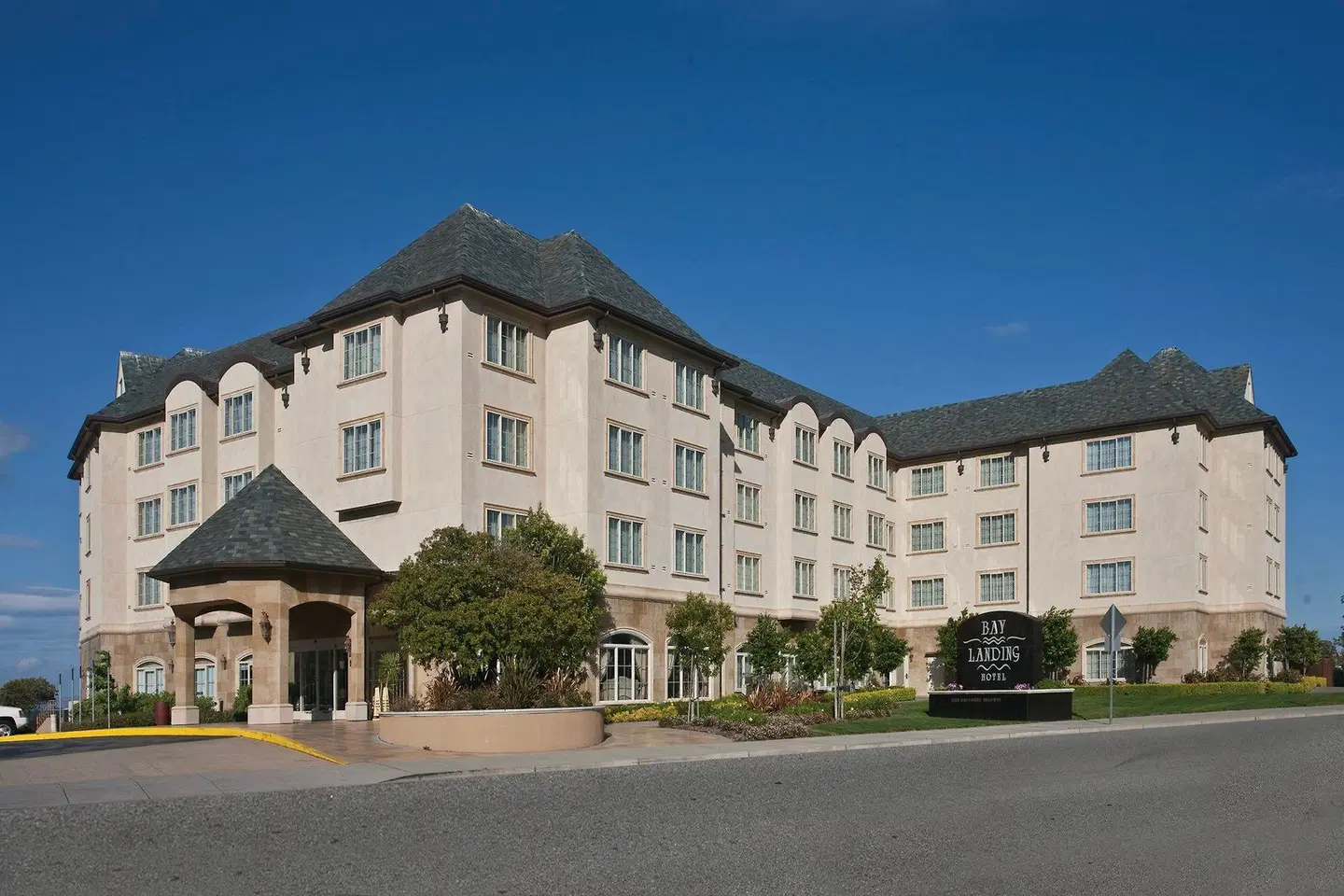 Bay Landing Hotel EXTERIOR