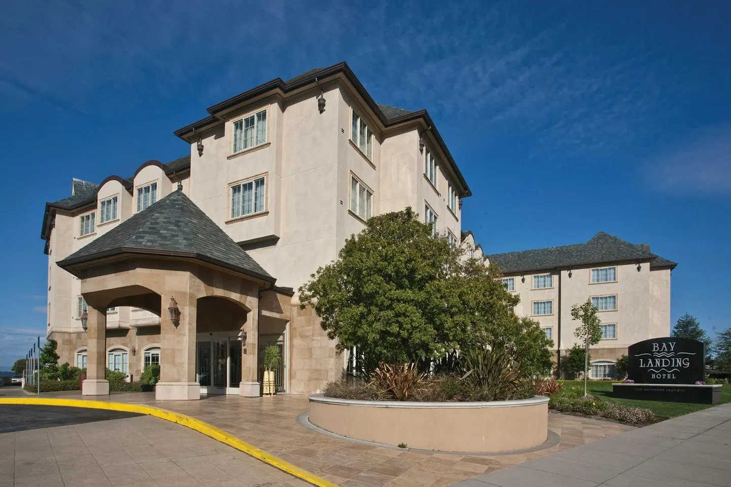 Bay Landing Hotel EXTERIOR