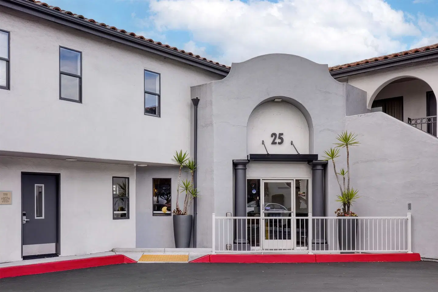 Best Western PLUS Executive Suites Redwood City EXTERIOR