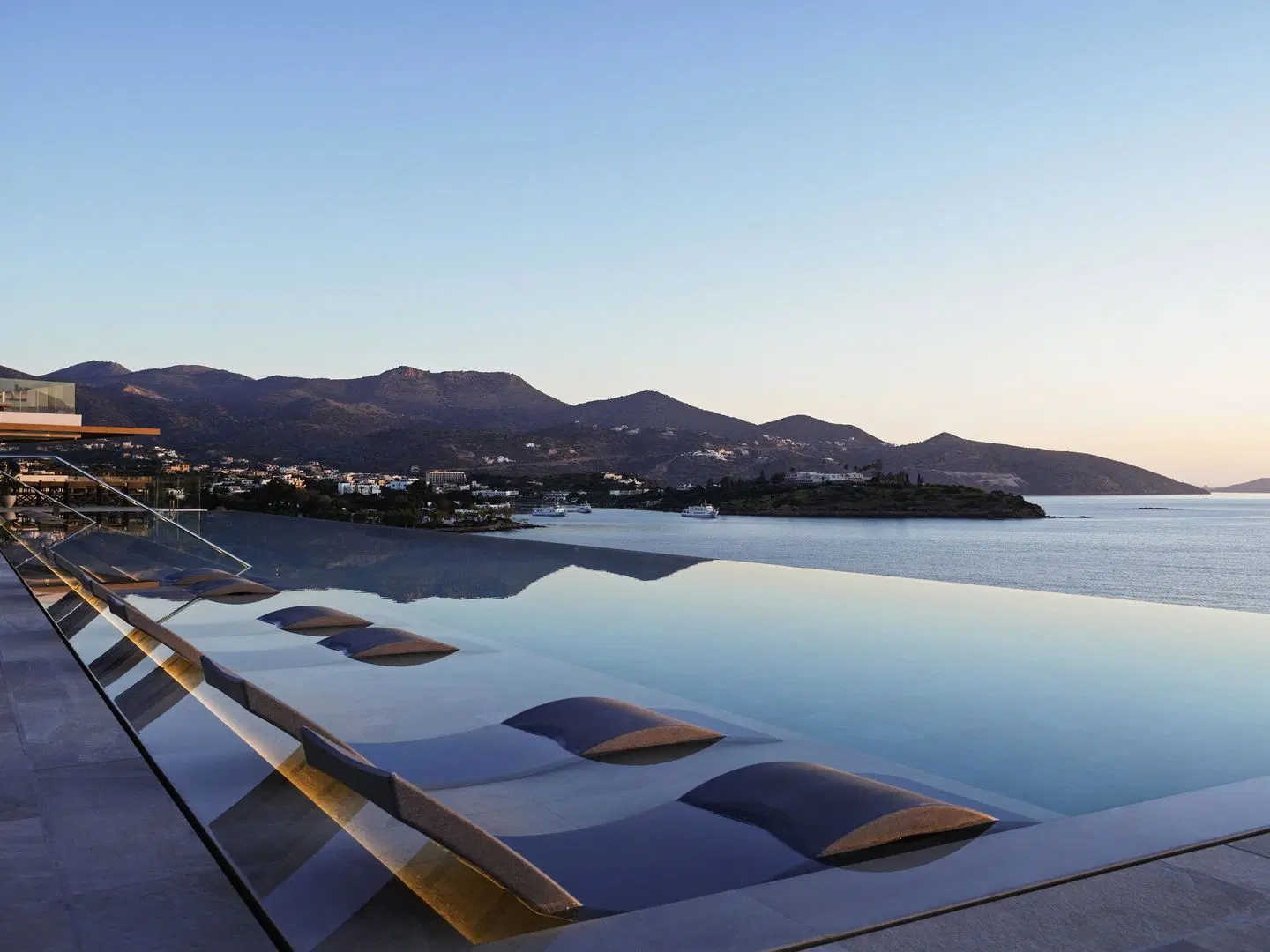 Niko Seaside Resort Crete MGallery Terrasse