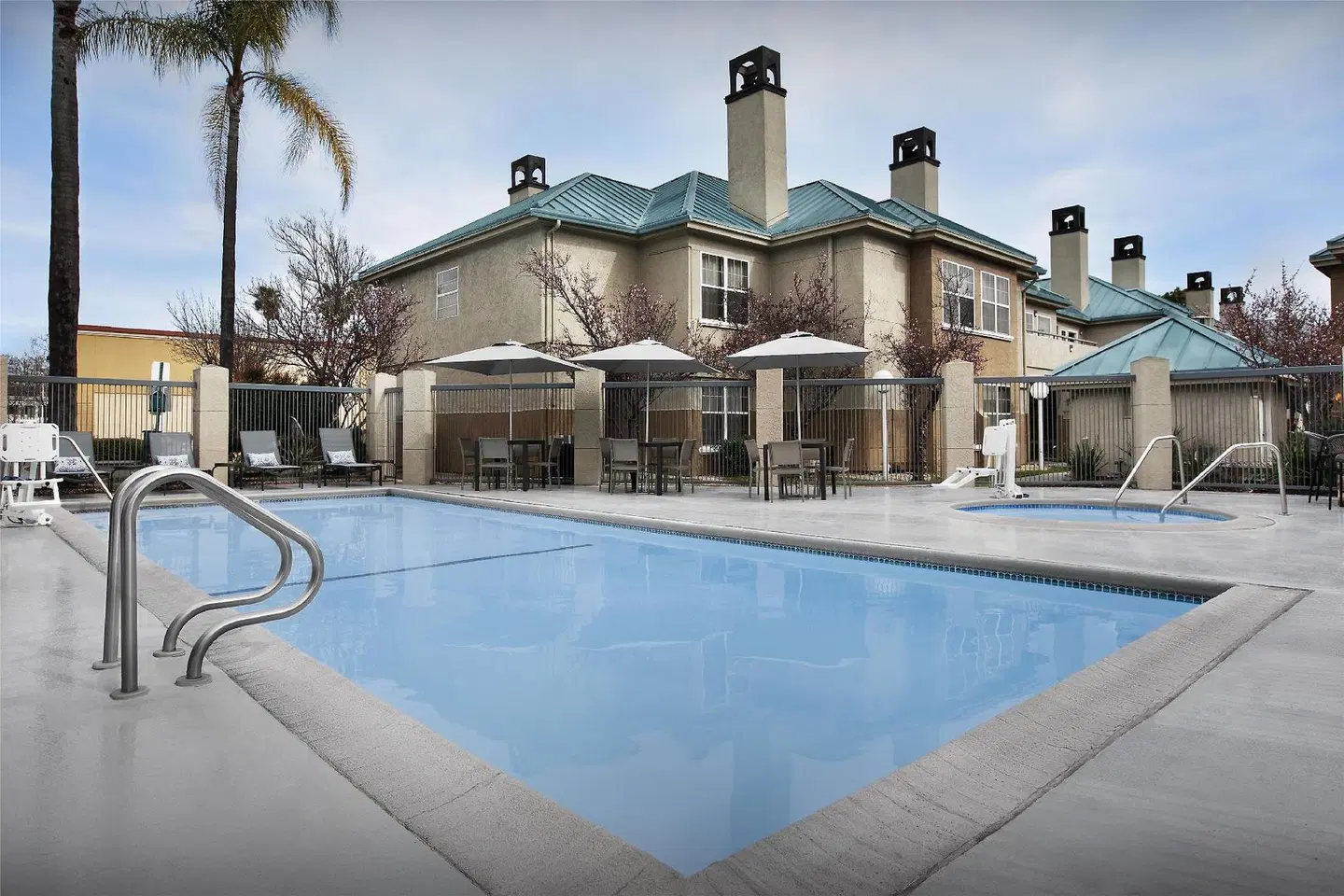 Homewood Suites by Hilton San Jose Airport-Silicon Valley OUTDOOR_POOL